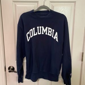 Champion Sweatshirt in a size medium